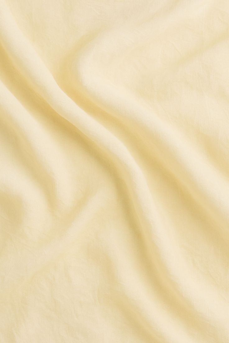 Нежно-желтый